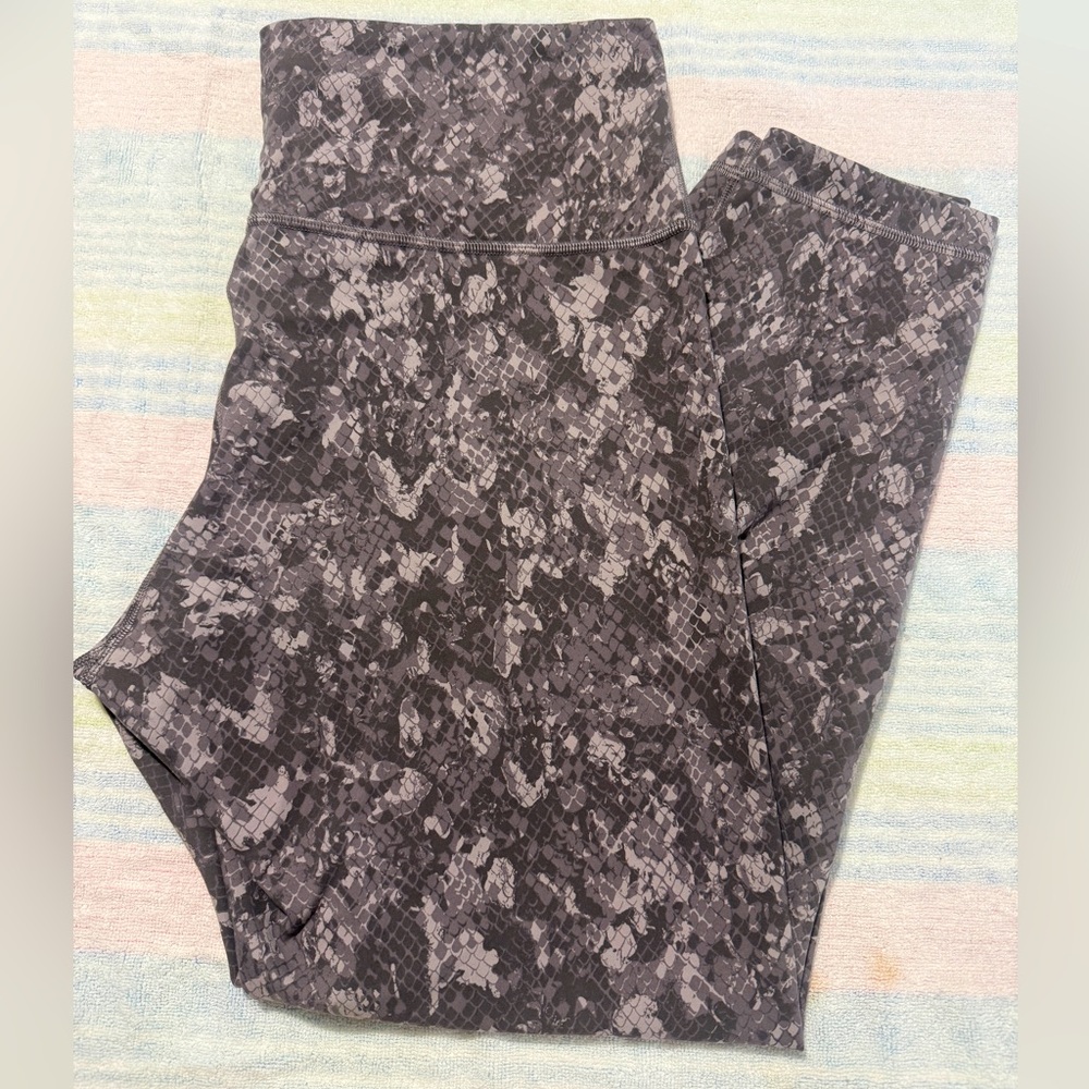 Lululemon Wunder Train 25” Tight Gray Camo Size 14